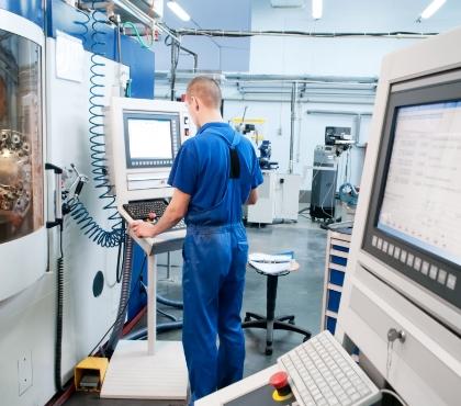 ubsługa maszyny cnc